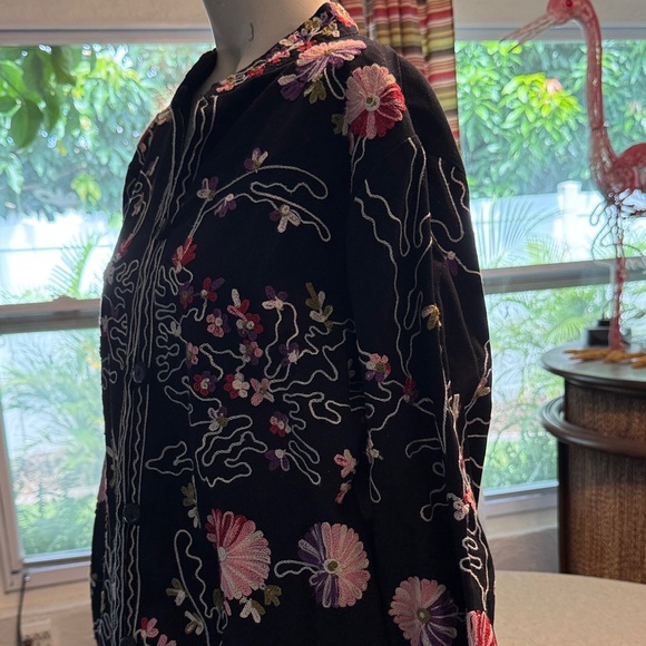 Floral Embroidered Women's Black Jacket - Picture 2 of 5